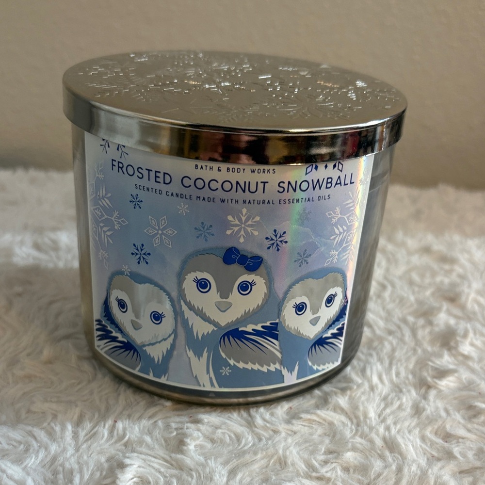 Bath & Body Works Frosted Coconut Snowball 3 Wick Candle